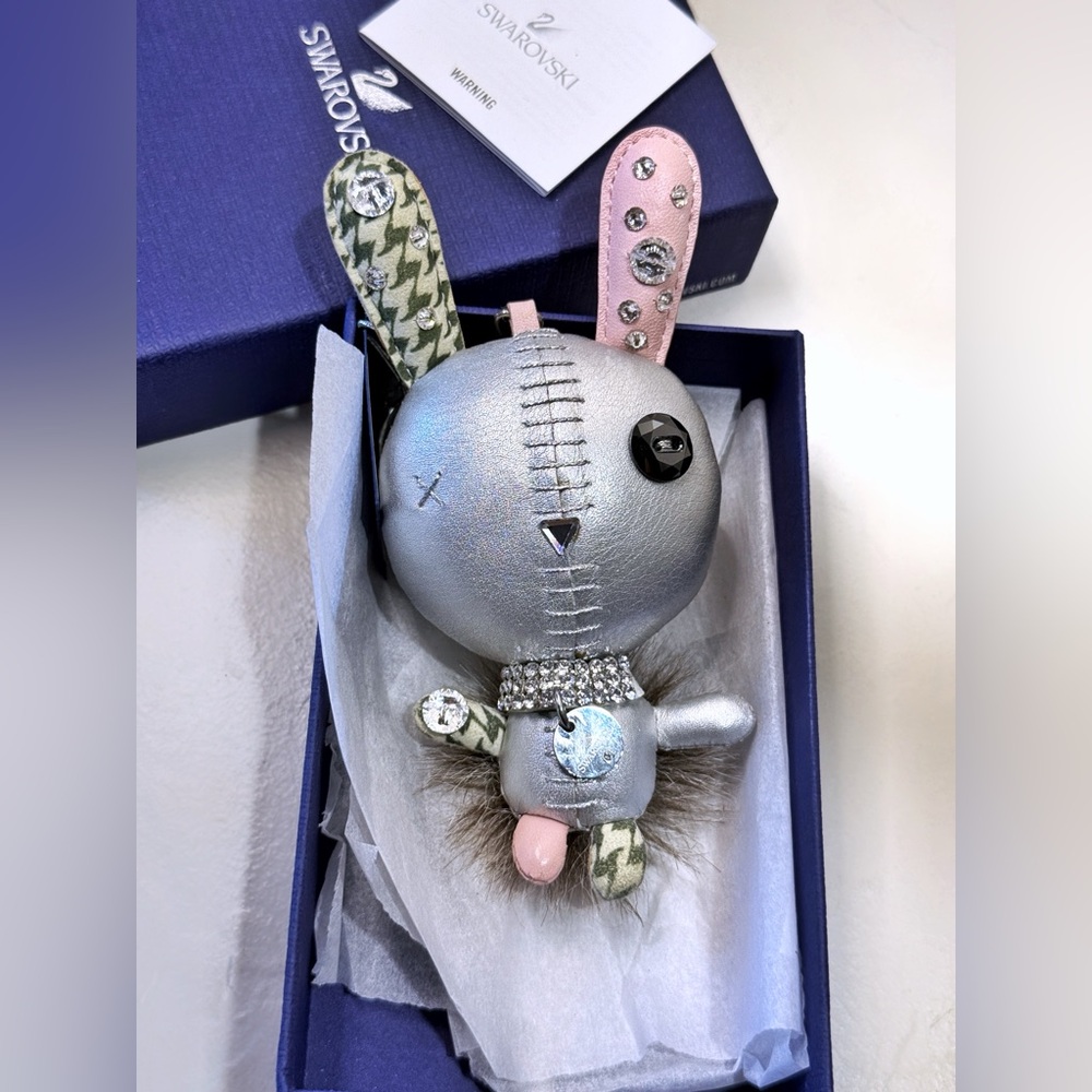 NIB Swarovski Key Chain Bag Charm Bunny Cute With The Crystals And Fluffy Tail